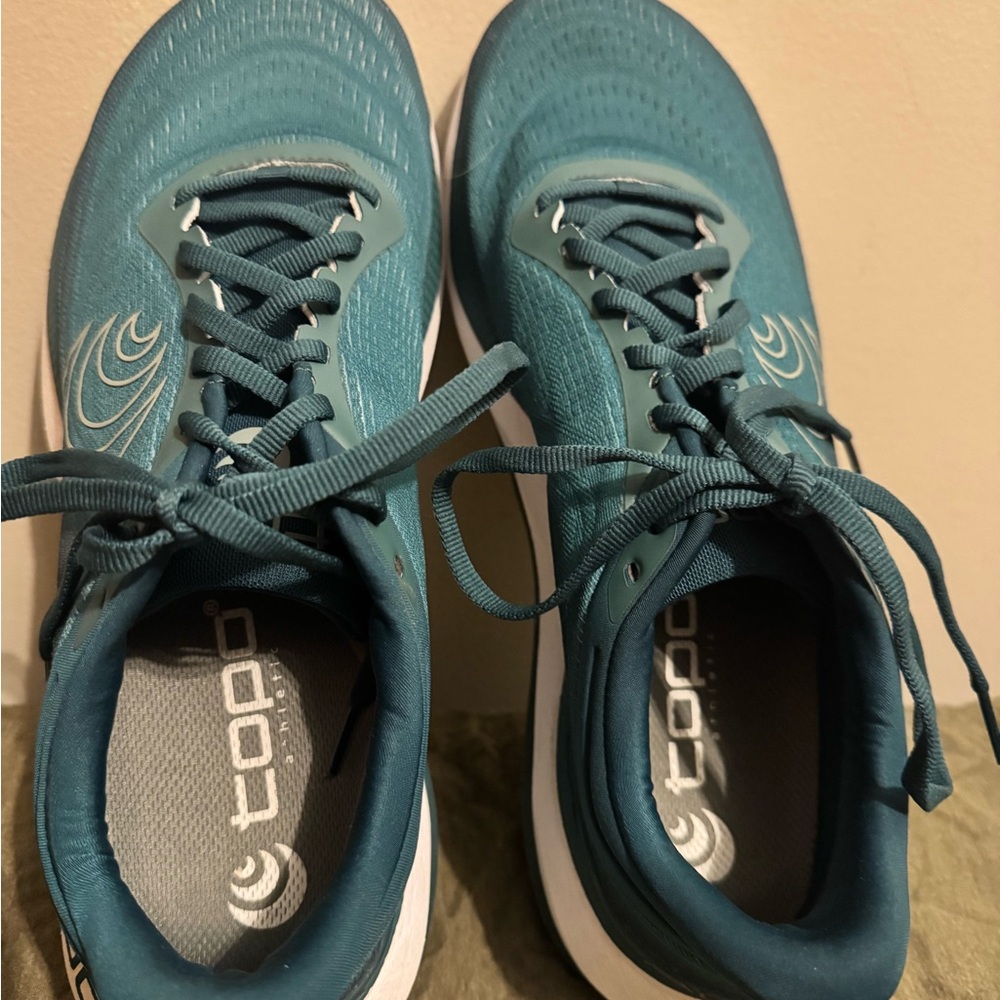 Topo Athletic M-Aura Running Shoes – Teal/White (Men’s 11.5 / Women’s 13)